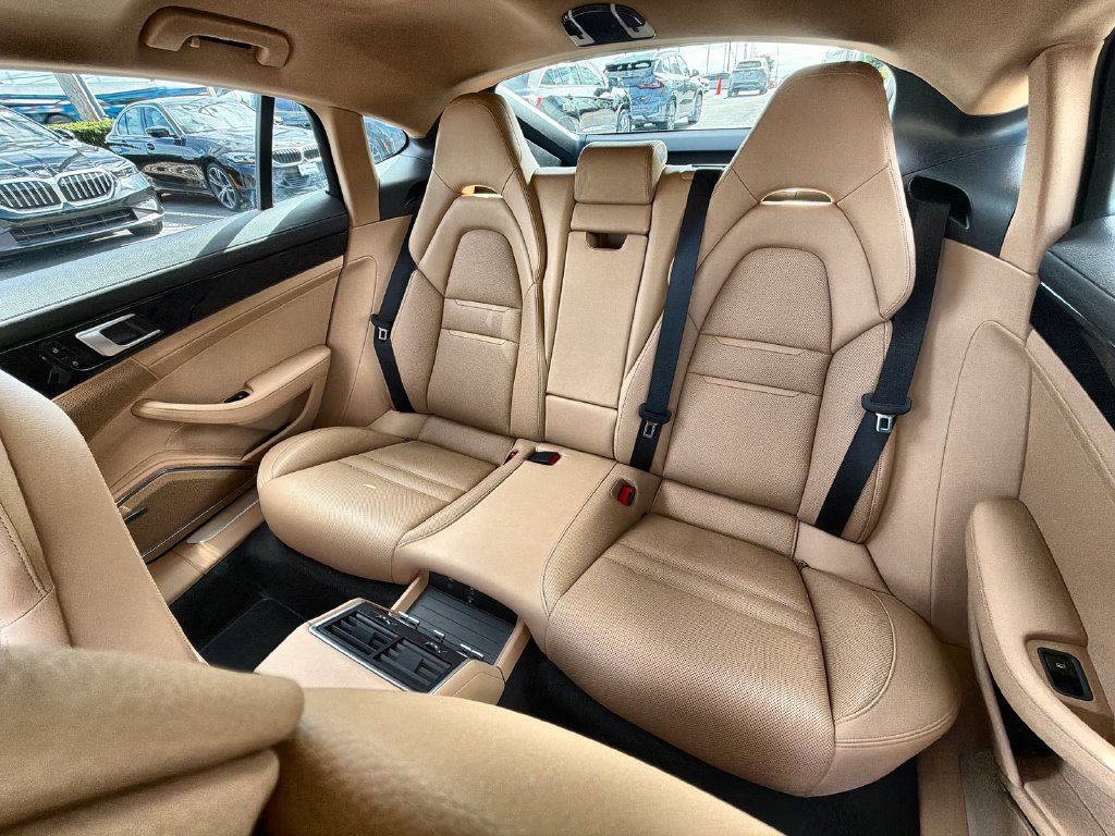 Used 2021 Porsche Panamera RWD image 21