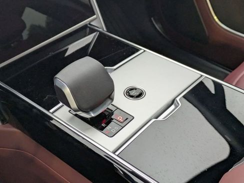 New 2026 Land Rover Range Rover SE image 9