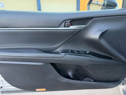 Used 2018 Toyota Camry XSE w/ Driver Assist Package image 9