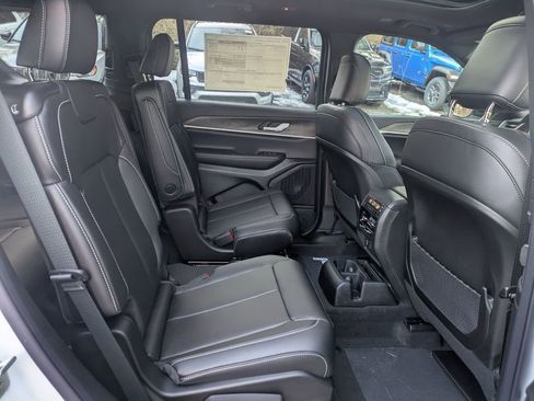 New 2025 Jeep Grand Cherokee L Limited w/ Black Appearance Package image 29