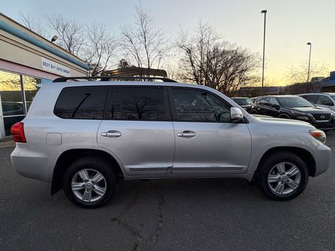 Used 2013 Toyota Land Cruiser image 8
