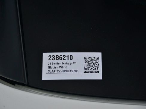 Used 2023 Bentley Bentayga AWD/4WD image 22