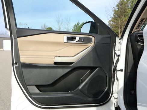 Used 2023 Ford Explorer XLT w/ Equipment Group 202A image 23