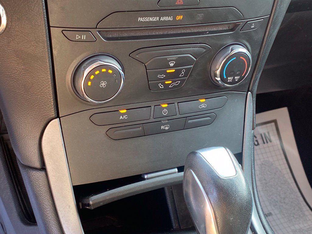 Used 2016 Ford Edge SE FWD image 19