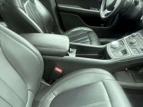 Used 2016 Chrysler 200 Limited Platinum w/ Comfort & Convenience Group FWD image 5
