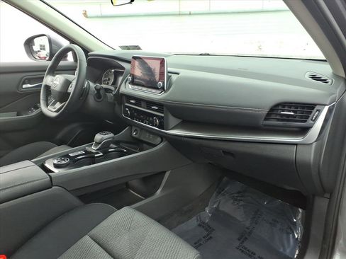 Certified 2025 Nissan Rogue SV image 10