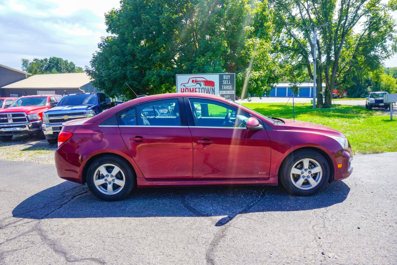Used 2016 Chevrolet Cruze LT FWD image 2