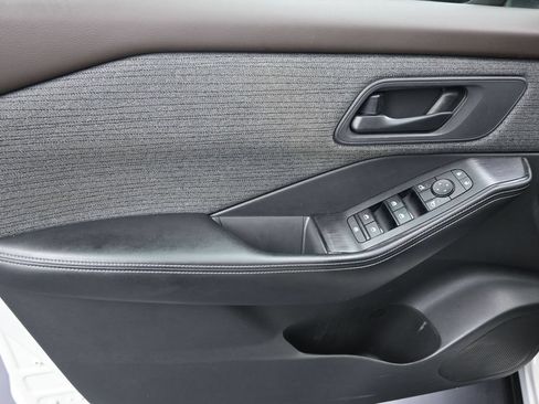 Used 2021 Nissan Rogue S FWD image 11