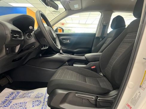 Used 2024 Honda HR-V LX image 17