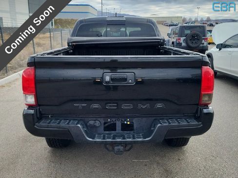 Used 2017 Toyota Tacoma TRD Off-Road image 5