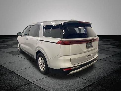 Used 2023 Kia Carnival LX FWD image 5