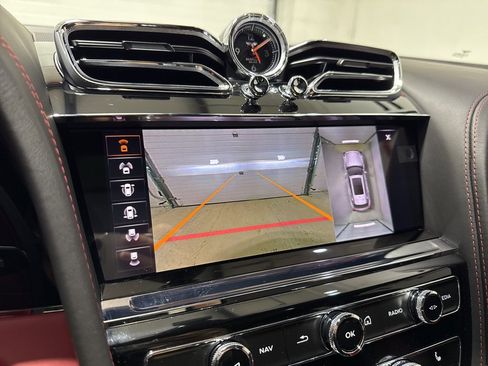 Used 2023 Bentley Bentayga image 32