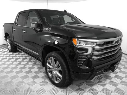 Used 2024 Chevrolet Silverado 1500 High Country w/ High Country Premium Package AWD/4WD image 2