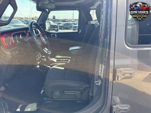 Used 2019 Jeep Wrangler Unlimited Rubicon w/ Dual Top Group AWD/4WD image 11