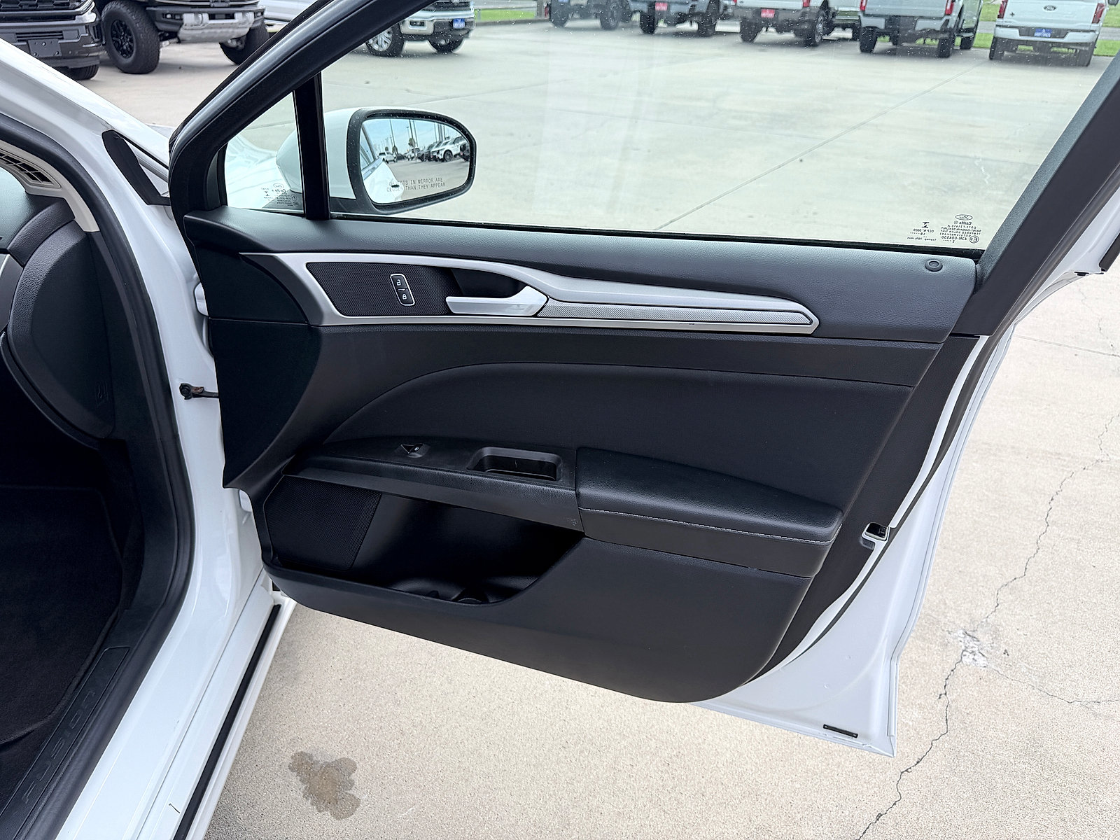 Used 2019 Ford Fusion SE FWD image 14