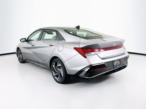 Used 2025 Hyundai Elantra SEL image 5