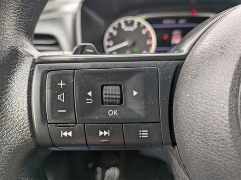 Used 2024 Nissan Rogue SV image 21