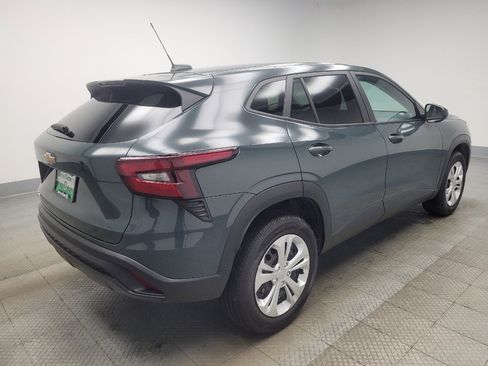 Used 2025 Chevrolet Trax LS FWD image 9