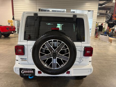 Used 2022 Jeep Wrangler Unlimited Sahara AWD/4WD image 5