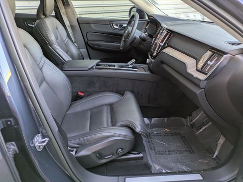 Used 2023 Volvo XC60 T8 Ultimate image 32