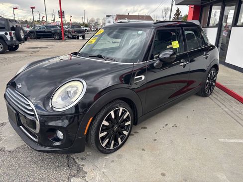Used 2016 MINI Cooper 4-Door Hardtop image 2