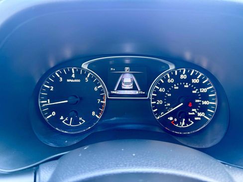 Used 2018 Nissan Pathfinder SL w/ Midnight Edition Package FWD image 23