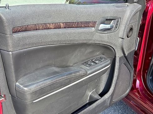 Used 2019 Chrysler 300 Limited RWD image 15