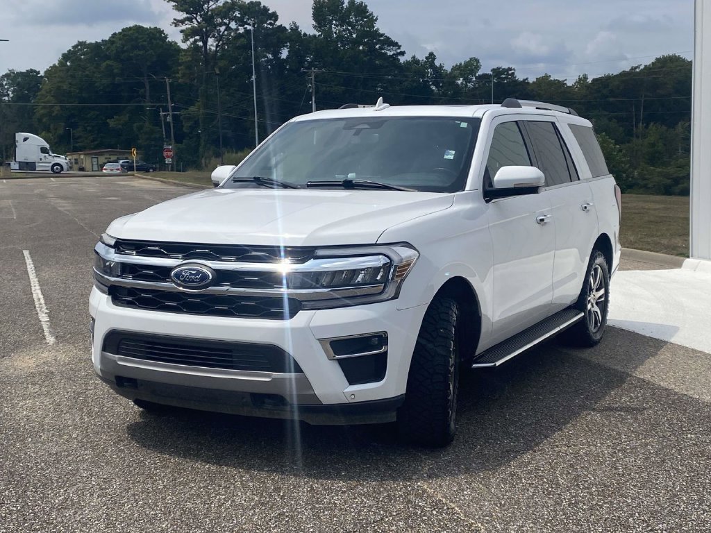Used 2022 Ford Expedition Limited AWD/4WD image 3