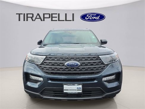 Used 2022 Ford Explorer XLT w/ Equipment Group 202A image 4