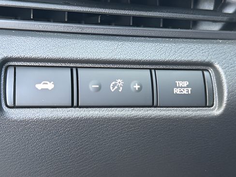 Used 2025 Nissan Altima 2.5 S FWD image 17