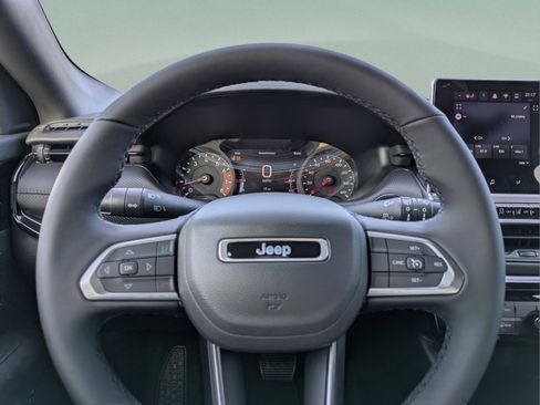 New 2026 Jeep Compass Latitude image 14