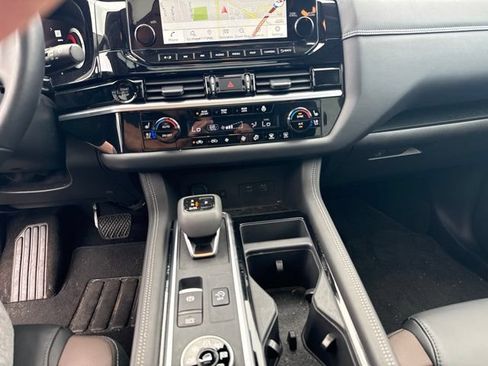 New 2025 Nissan Pathfinder Platinum w/ Lighting Package (N92) AWD/4WD image 13