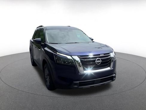 Used 2025 Nissan Pathfinder SV AWD/4WD image 3