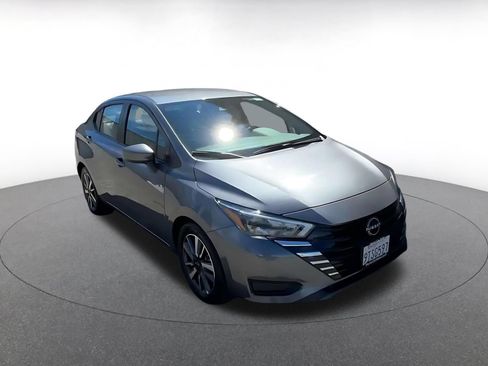 Used 2025 Nissan Versa SV FWD image 3