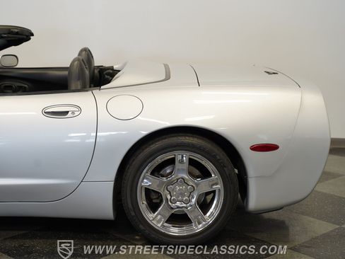 Used 1998 Chevrolet Corvette Convertible w/ Performance Handling Pkg RWD image 27