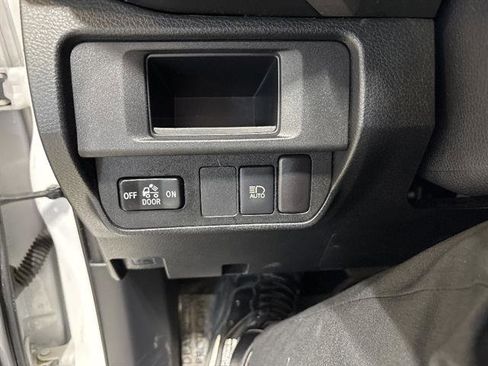 Used 2019 Toyota Tacoma SR5 AWD/4WD image 17