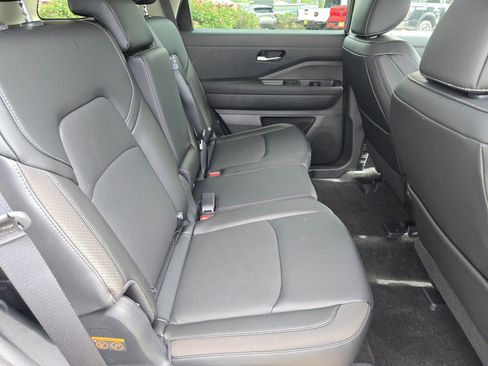 New 2026 Nissan Pathfinder SL FWD image 18