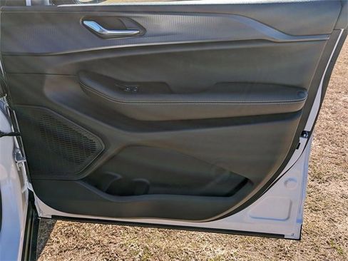 New 2025 Jeep Grand Cherokee Altitude image 35