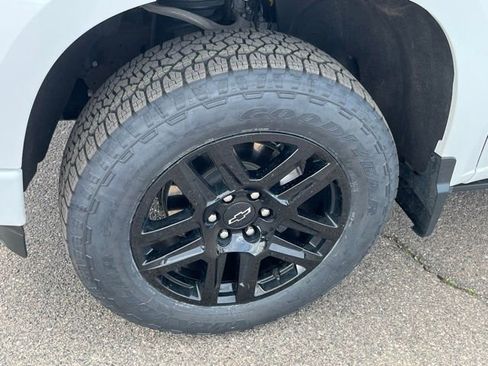 Used 2023 Chevrolet Silverado 1500 Custom w/ LPO, Dark Essentials Package AWD/4WD image 10