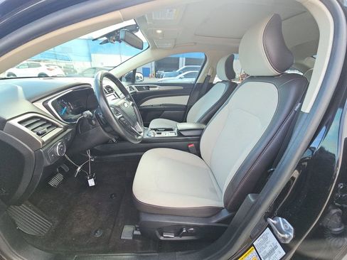 Used 2019 Ford Fusion SE w/ Equipment Group 151A FWD image 10