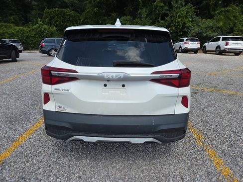Used 2023 Kia Seltos LX AWD/4WD image 5