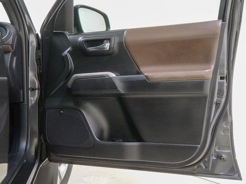 Used 2017 Toyota Tacoma Limited w/ Tow Package image 36