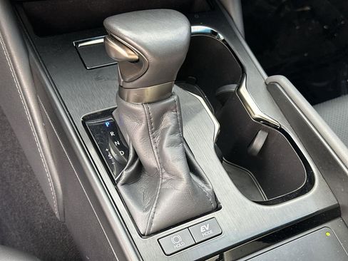 Used 2024 Lexus ES 300h w/ Premium Package FWD image 19