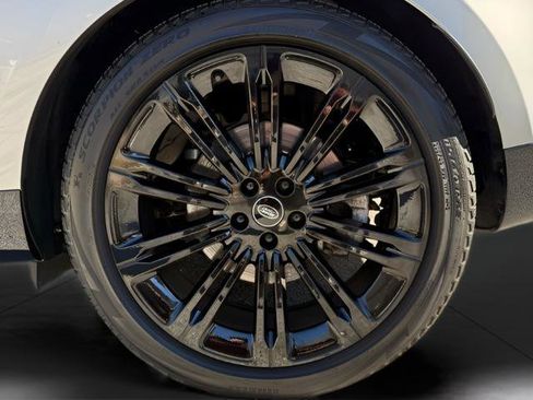 Certified 2023 Land Rover Range Rover Long Wheelbase SE image 11