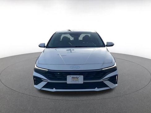 Used 2025 Hyundai Elantra Limited image 4