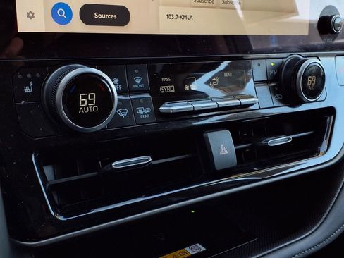 Certified 2025 Toyota Highlander XLE AWD/4WD image 10