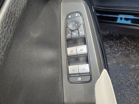 New 2025 Mitsubishi Outlander SE image 18