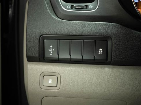 Used 2020 Kia Sedona LX FWD image 28