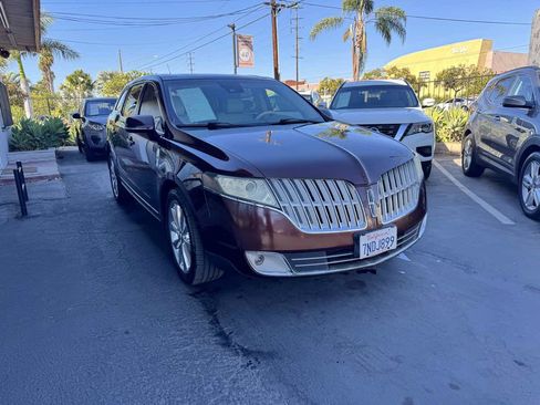 Used 2012 Lincoln MKT AWD image 9
