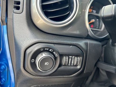 Used 2021 Jeep Wrangler Unlimited Sahara image 28